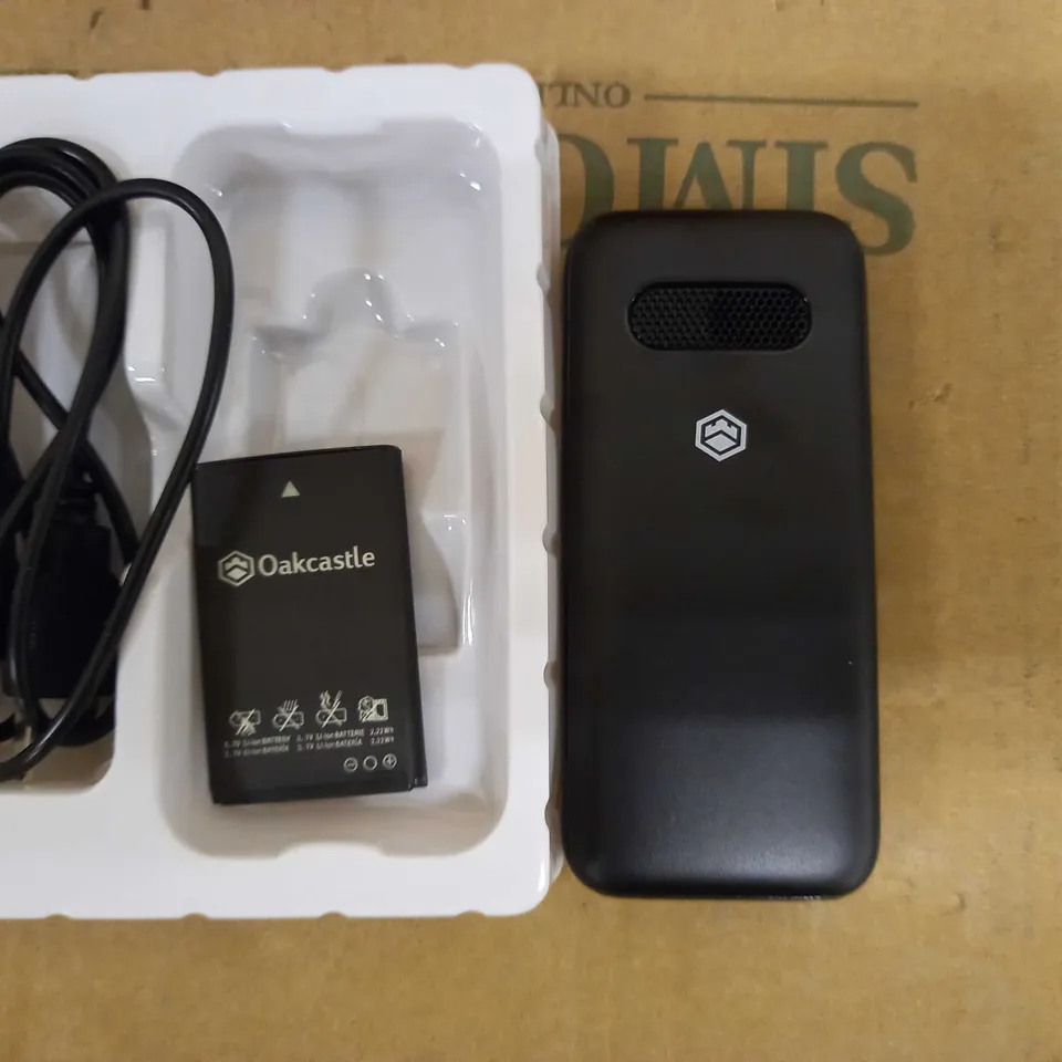 LOT OF APPROX 6 MOBILE HANDSETS TO INCLUDE SOL B1400, SAMSUNG F1272, OAKCASTLE F100
