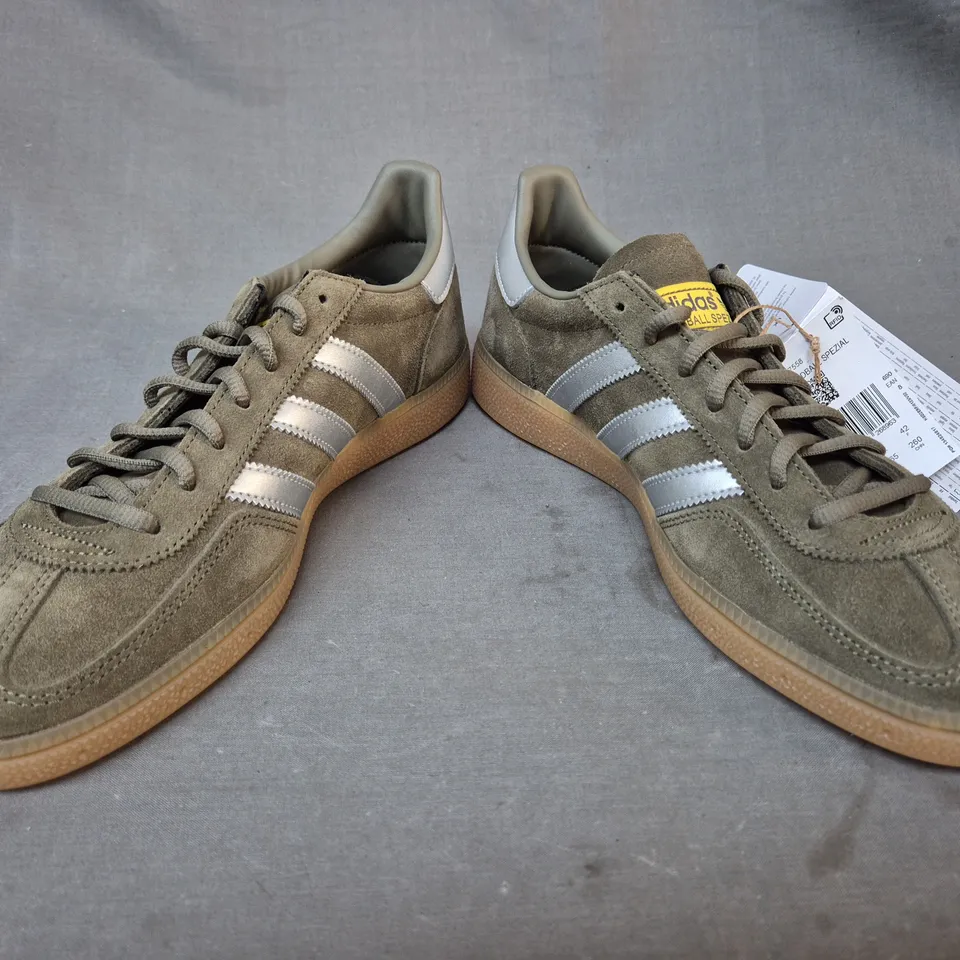 BOXED PAIR OF ADIDAS HANDBALL SPEZIAL SHOES IN DEEP OLIVE/METALLIC SILVER UK SIZE 8