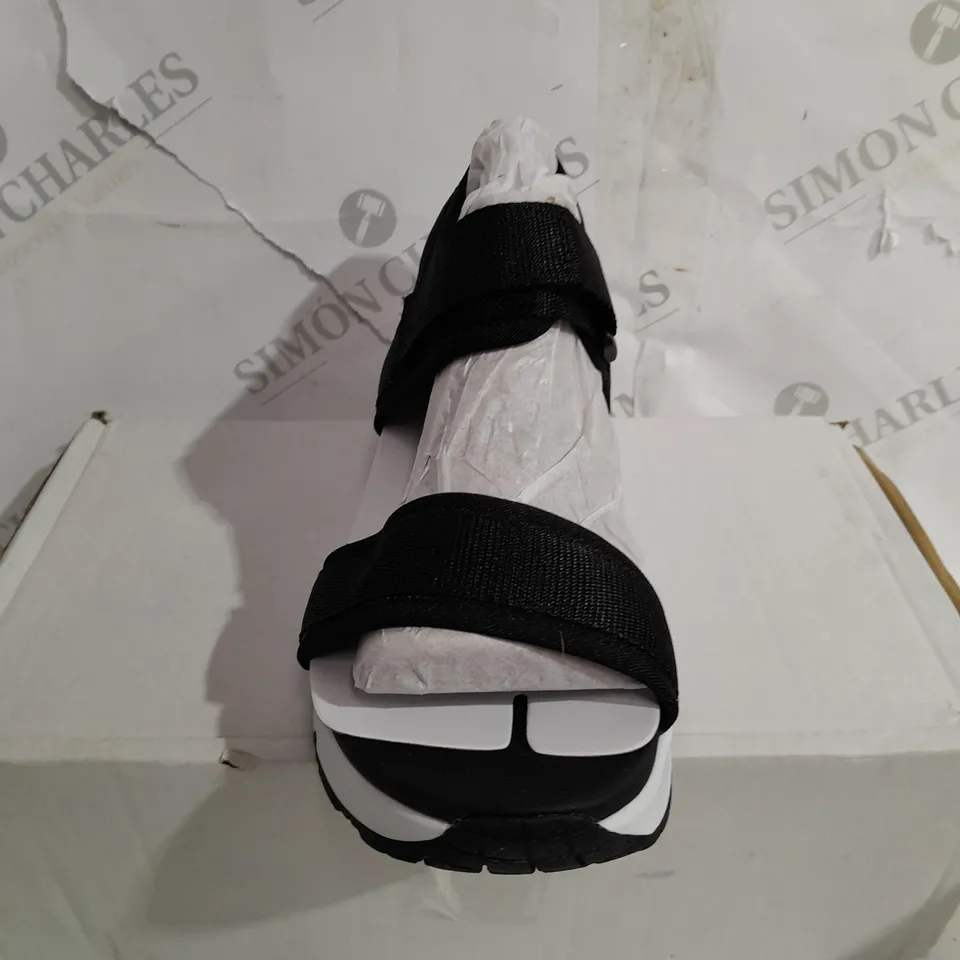 SKECHERS DOUBLE STRIP SANDALS, BLACK - SIZE 7