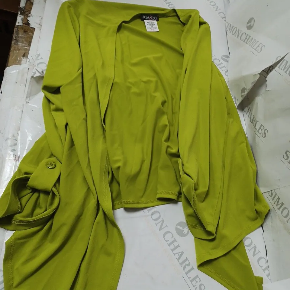 APPROXIMATELY 10 CLOTHING ITEMS INCLUDING: JUMPERS,T SHIRTS AND JUMPSUITS (ALL IN DIFFERENT SIZES