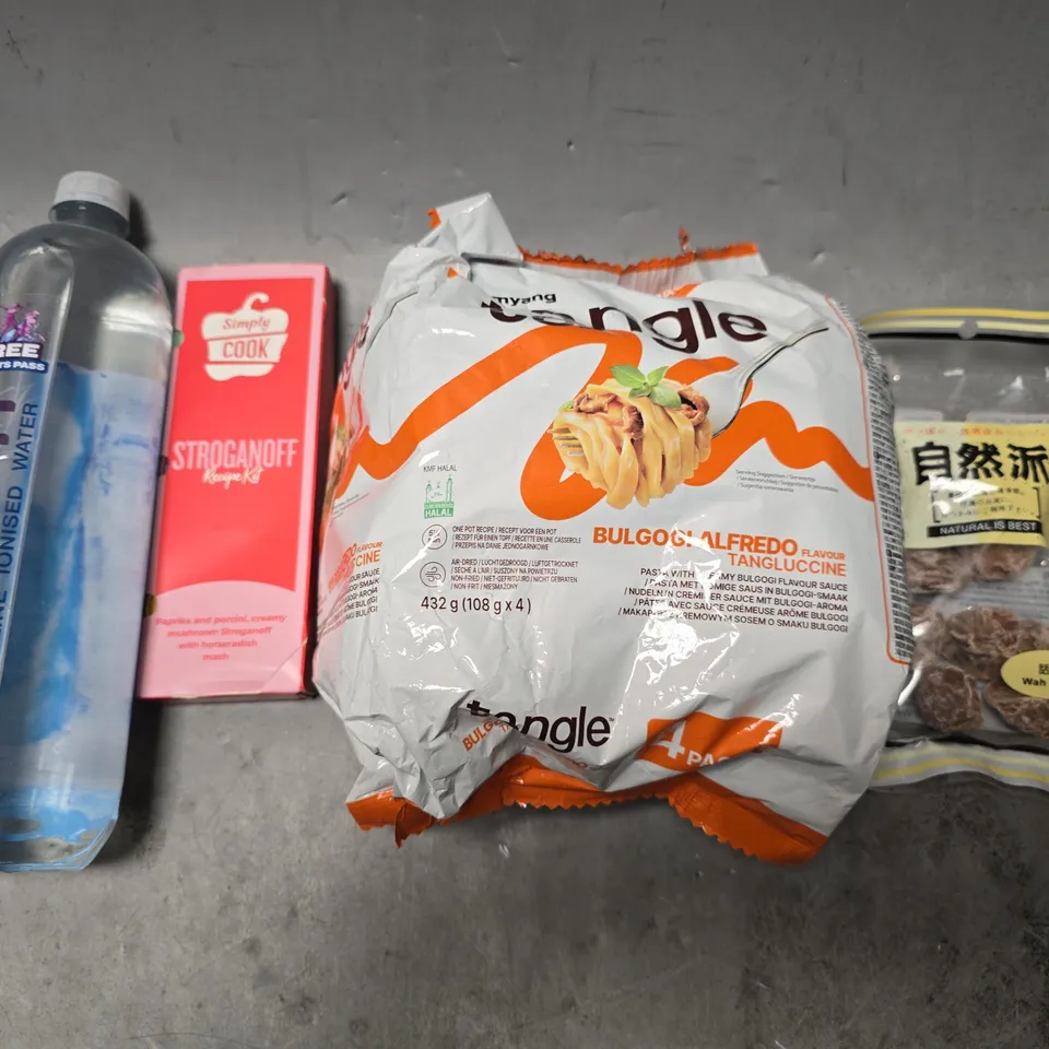 APPROXIMATELY 9 ASSORTED FOOD & DRINK ITEMS TO INCLUDE - WAH PLUM , SIMPLY COOK STRAOGANOFF , ACTIPH IONISED WATER ETC