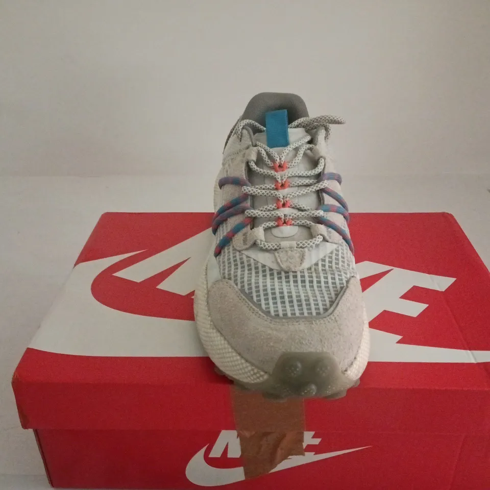 UNDER ARMOUR GREY/MULTI TRAINER UK 11 BOXED