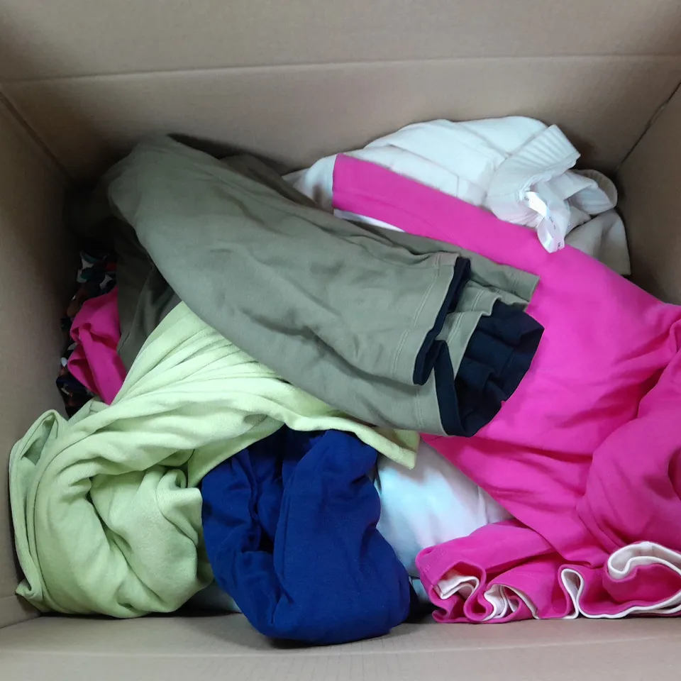 BOX OF APPROXIMATELY 10 ASSORTED CLOTHING ITEMS IN VARIOUS STYLES, COLOURS AND SIZES 