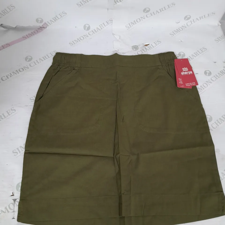 SHERPA WOMENS THARU SKIRT IN EVERGREEN SIZE L