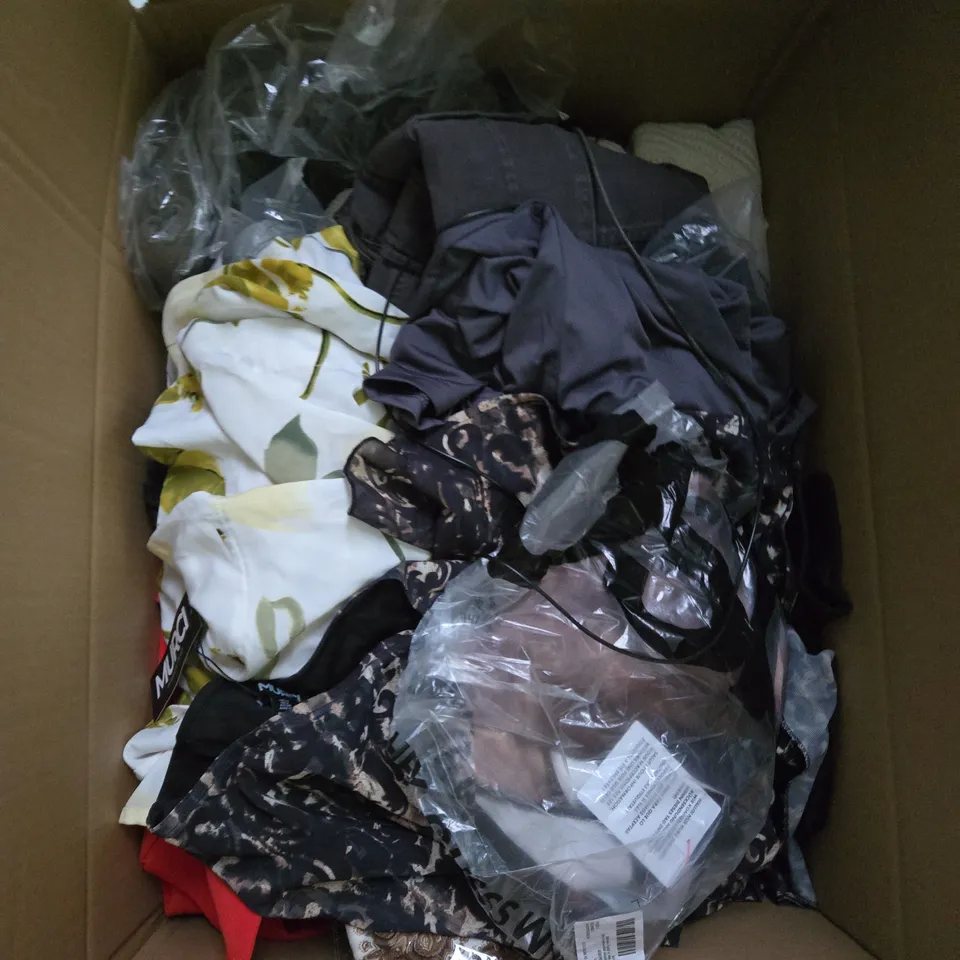 LARGE BOX OF ASSORTED CLOTHING ITEMS IN VARIOUS SIZES, STYLES AND COLOUR 