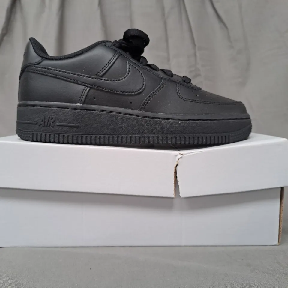 BOXED PAIR OF NIKE AIR FORCE 1 SHOES IN BLACK UK SIZE 3