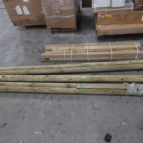 LOT TO CONTAIN ASSORTED GARDEN PLAYSET SWING/PLAY FRAME POLES AND PARTS (4 PIECES)