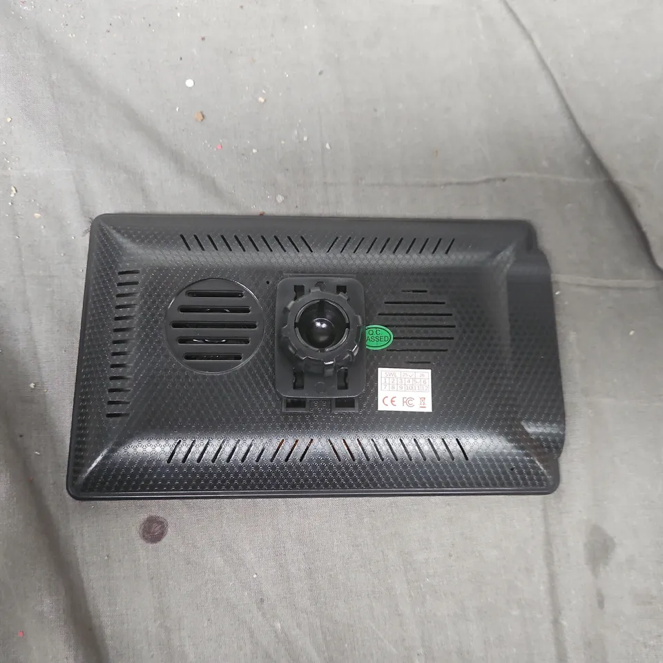 IN-CAR DASH CAM WITH BUILT-IN DISPLAY – BLACK