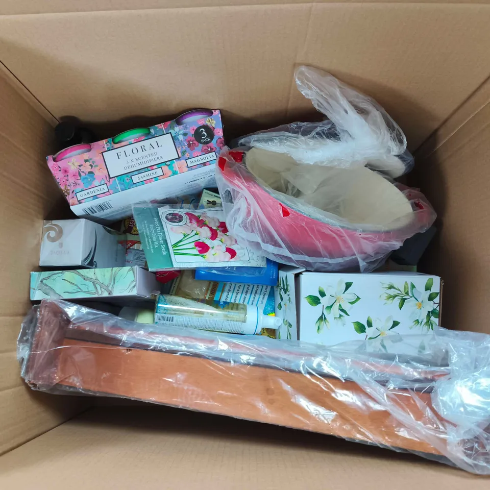 APPROXIMATELY 12 ASSORTED ITEMS TO INCLUDE SANKOM SUPPORT BRA, WALL CLOCK, DEHUMIDIFIERS, ETC