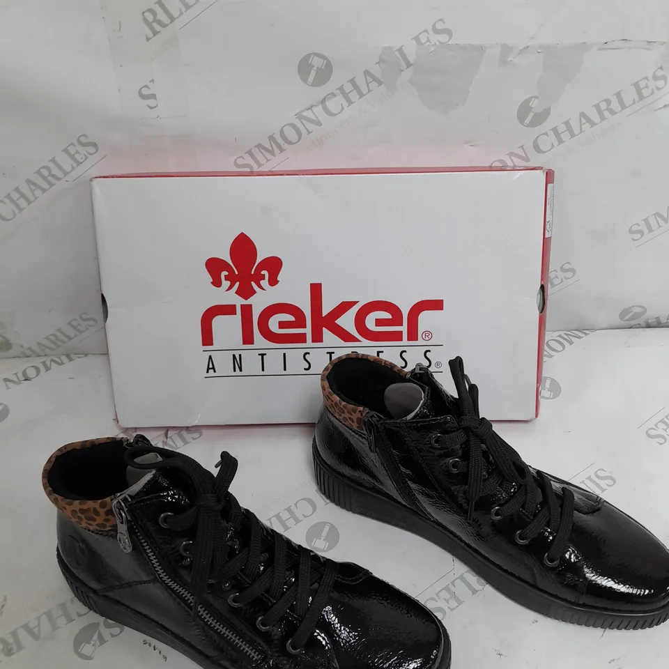 BOXED PAIR OF RIEKER HIGH TOP TRAINERS IN BLACK SIZE 6