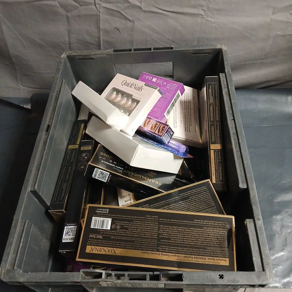 APPROXIMATELY 20 ASSORTED COSMETIC ITEMS TO INCLUDE HOYGI EYE CREAM, QUICK NAILS, 2 IN 1 PALETTE, TOOTHBRUSH ETC