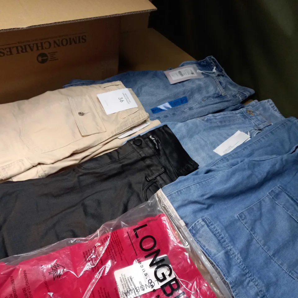 BOX OF APPROX 10 ASSORTED JEANS/DENIM ITEMS VARYING IN SIZE/COLOUR/STYLE