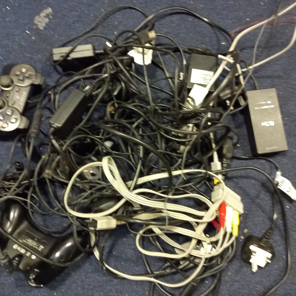 LOT OF ASSORTED GAMING ACCESSORIES TO INCLUDE CONTROLLERS, POWER CABLES, LEADS AND SENSORS