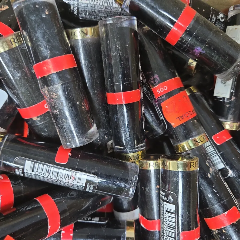 BOX OF APPROXIMATELY 70 REVLON SUPER LUSTROUS LIPSTICKS – SHADE 005 FIRE & ICE (NEW SHINE)