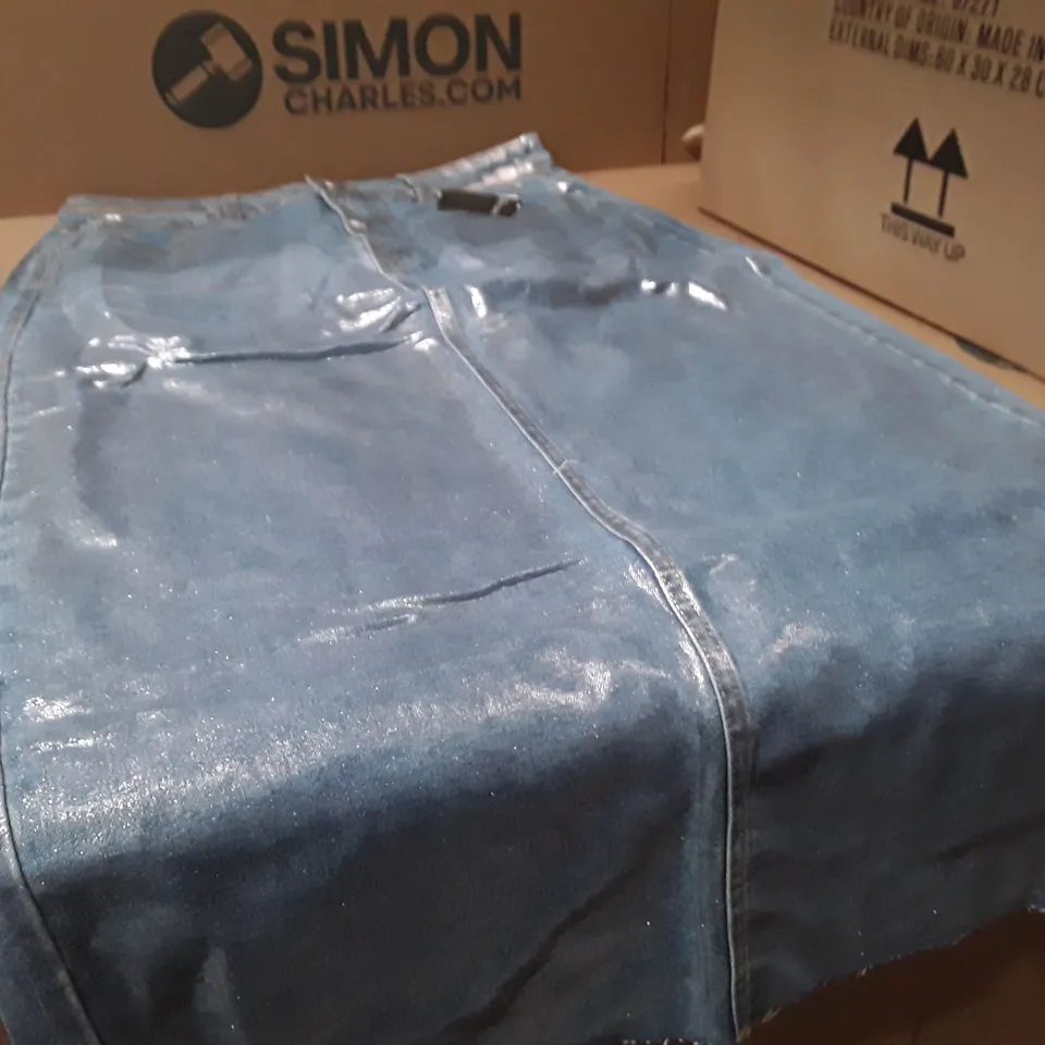 BOXED BRAND NEW JDWILLIAMS DENIM METALLIC SKIRT SIZE 16 BLUE/SILVER COLOUR APPROXIMATELY 16 PIECES 