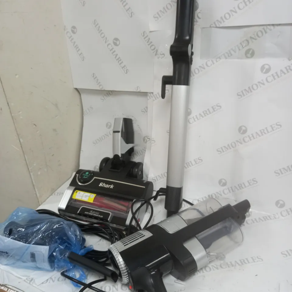 BOXED SHARK STRATOS ANTI HAIR WRAP PET PRO VACUUM CLEANER