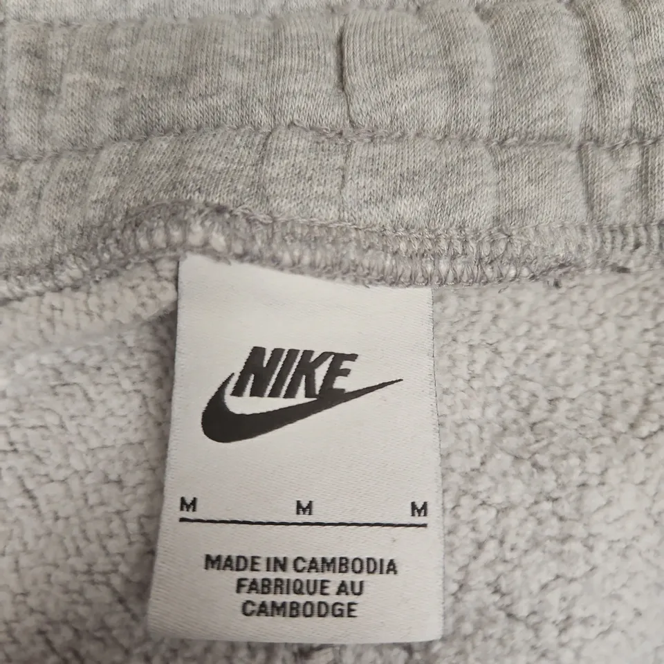 NIKE MEN'S SWEATPANTS – GREY, SIZE M, MADE IN CAMBODIA