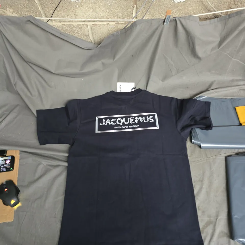 JACQUEMUS NAVY T-SHIRT WITH BACK LOGO PRINT UK M