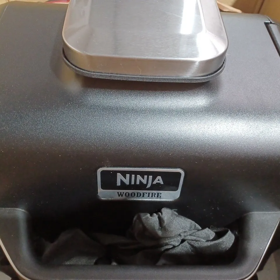 BOXED NINJA WOODFIRE ELECTRIC BBQ GRILL & SMOKER OG701UKQ