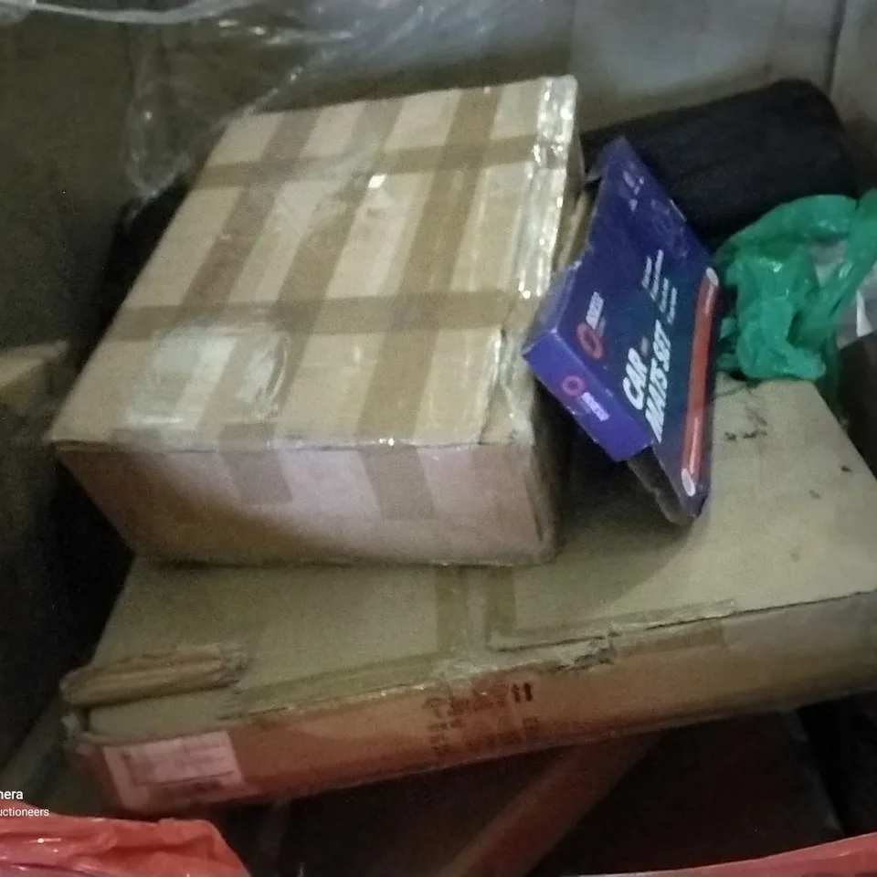 PALLET OF ASSORTED ITEMS INCLUDING MASTHOME SPIN MOP, LED MAKEUP MIRROR, 6FT FOLDING BENCH, COAT HANGER, LED BULBS