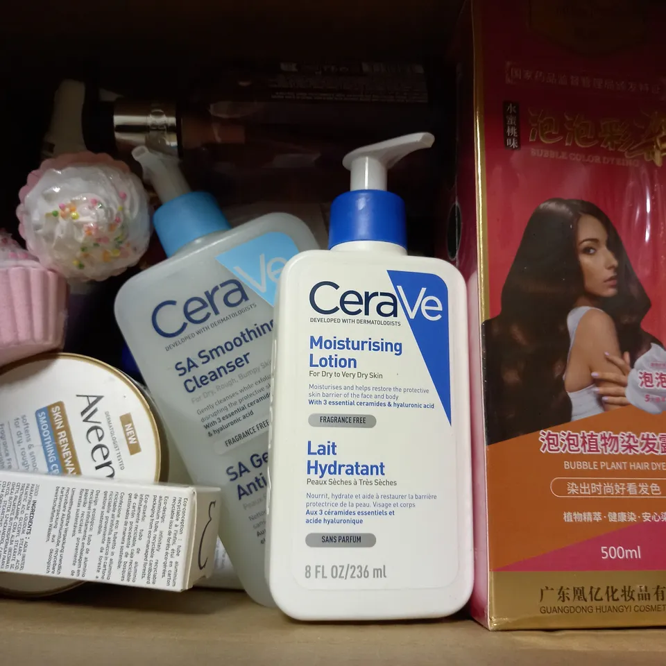 BOX OF APPROXIMATELY 20 ASSORTED COSMETICS TO INCLUDE CERAVE CLEANSER, BATH BOMBS, MOLTON BROWN HAND WASH ETC