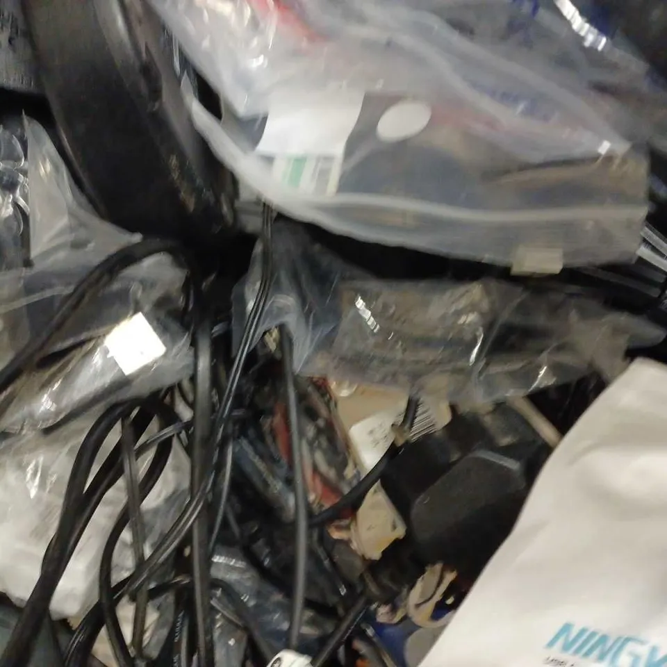 LOT OF APPROX 20 ASSORTED POWER LEADS AND CABLES