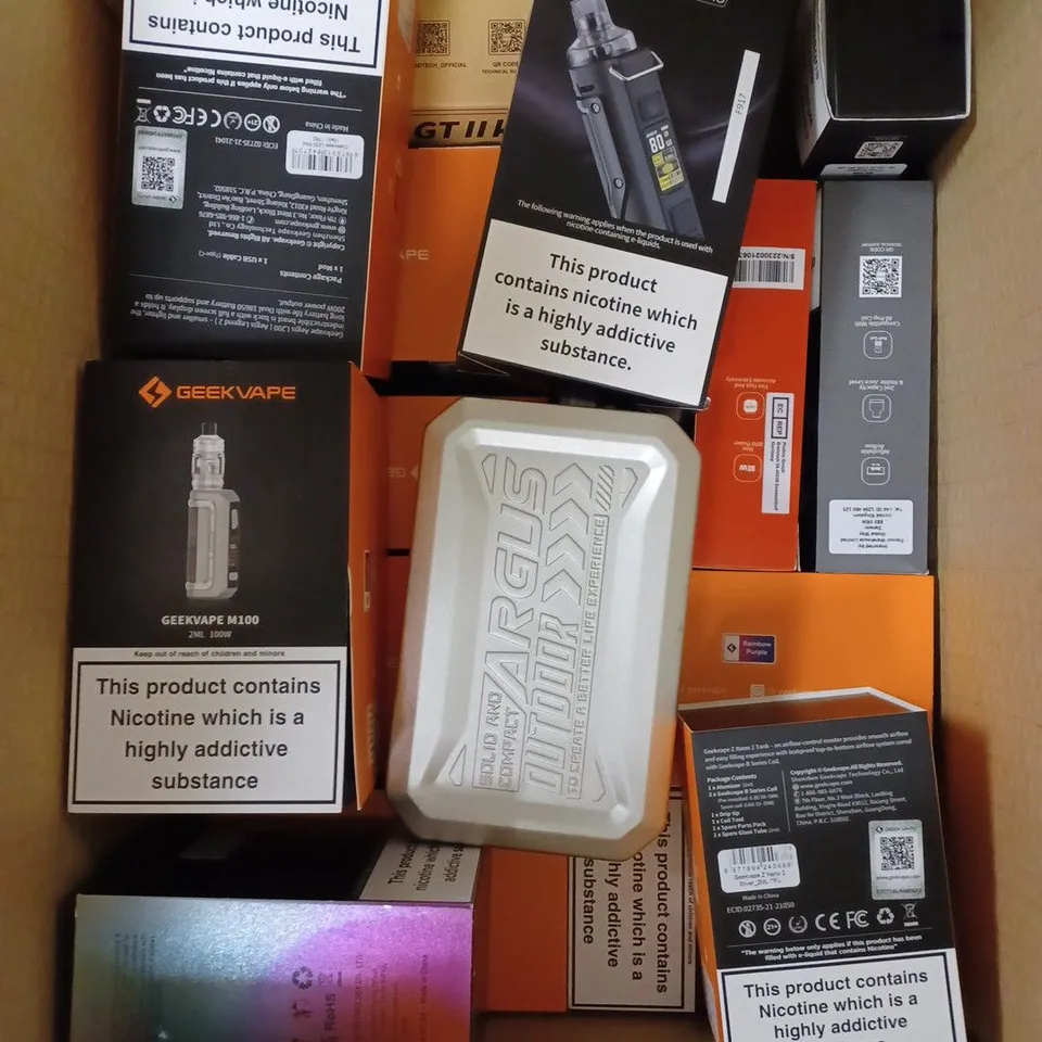 BOX OF APPROXIMATELY 25 E-CIGARETTE PRODUCTS TO INCLUDE VOOPOO DRAG 4, FREEMAX SOLO, ARGUS PRO ETC