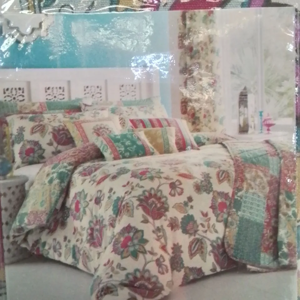 BRAND NEW DREAMS & DRAPES SUPER KING DUVET COVER SET WITH FLORAL DESIGN 