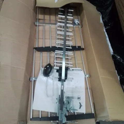 PALLET OF VARIOUS ELECTRICAL PARTS AND FITTINGS TO INCLUDE: 2 ARIEAL ANTENNAS, 8 UNIT NETWORK DATA CABINETS ETC.