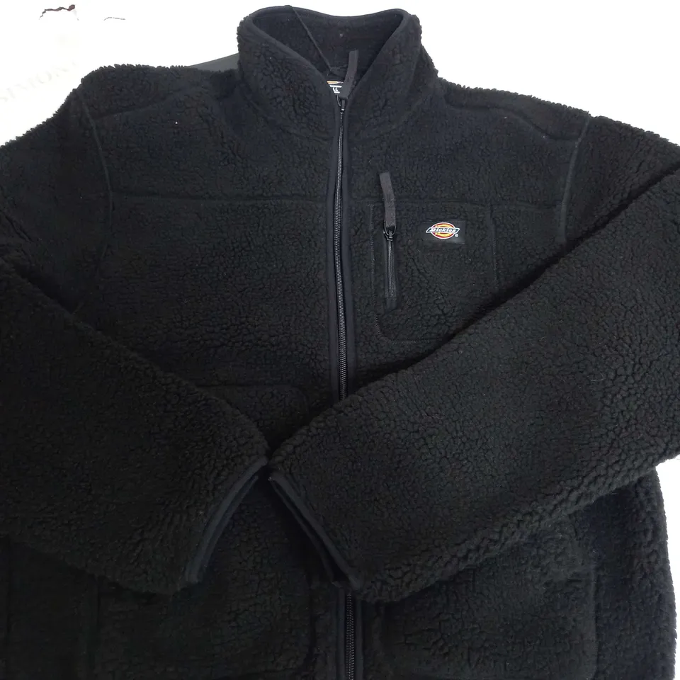 DICKIES MOUNT HOPE FLEECE IN BLACK - XS
