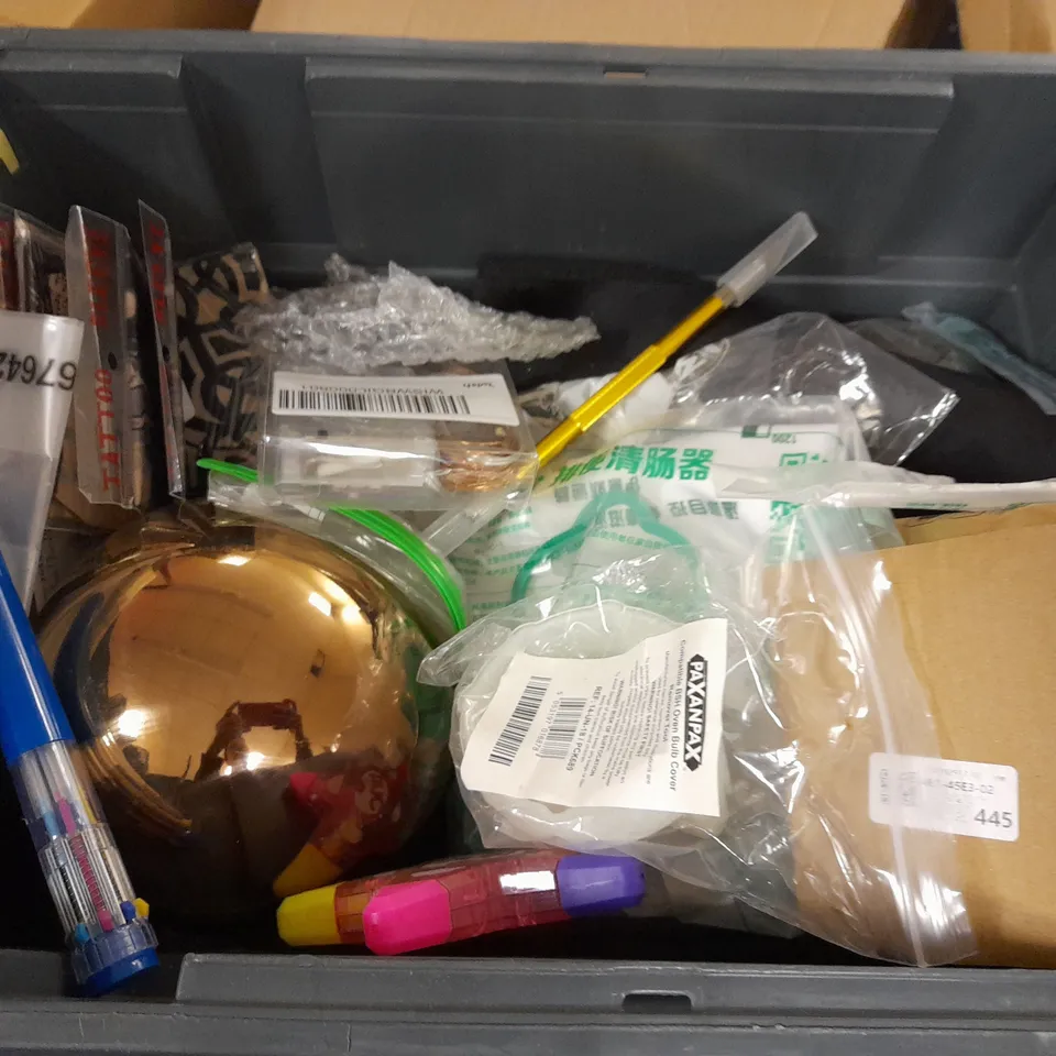 BOX OF APPROX 20 HOUSEHOLD ITEMS TO INCLUDE EGG SLICER, ASSORTED PENS AND CARD GAME