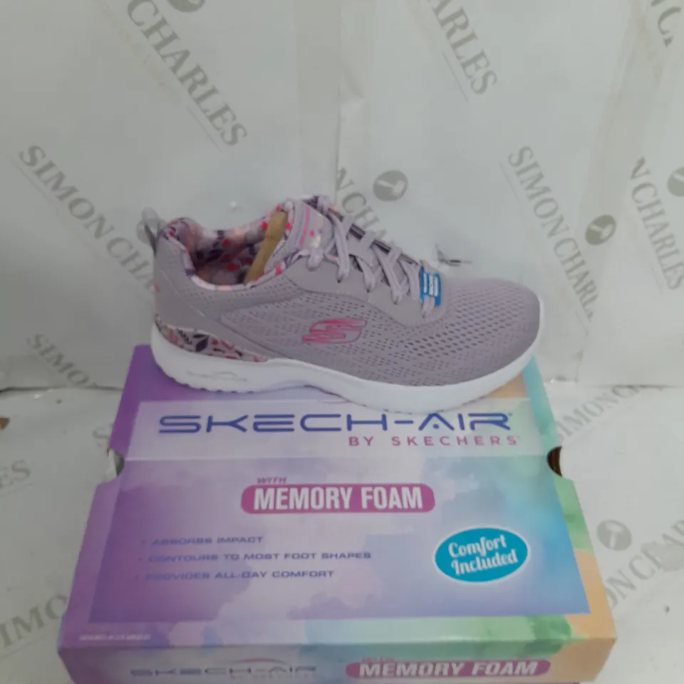 BOXED PAIR OF PINK SKETCH-AIR TRAINERS SIZE 4