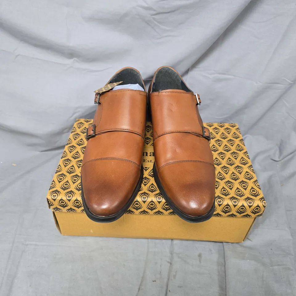 BOXED PAIR OF THOMAS CRICK BOYCIE SHOES IN TAN - UK 10