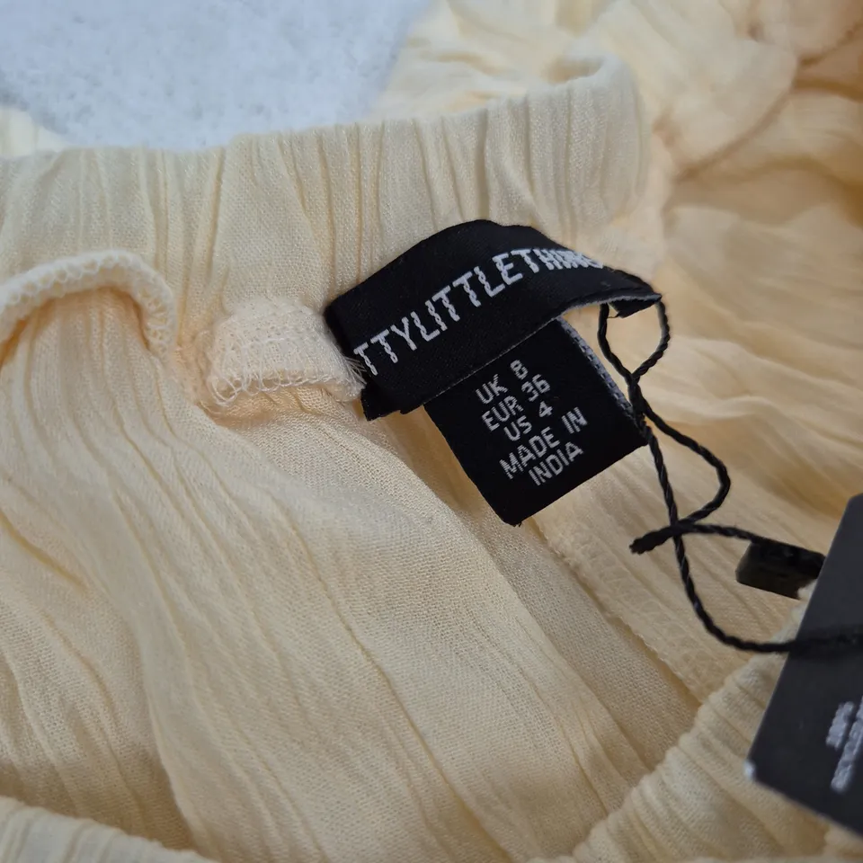 PRETTYLITTLETHING BUTTER YELLOW CHEESECLOTH RUFFLE MINI SKORT – UK 8 (EU 36)