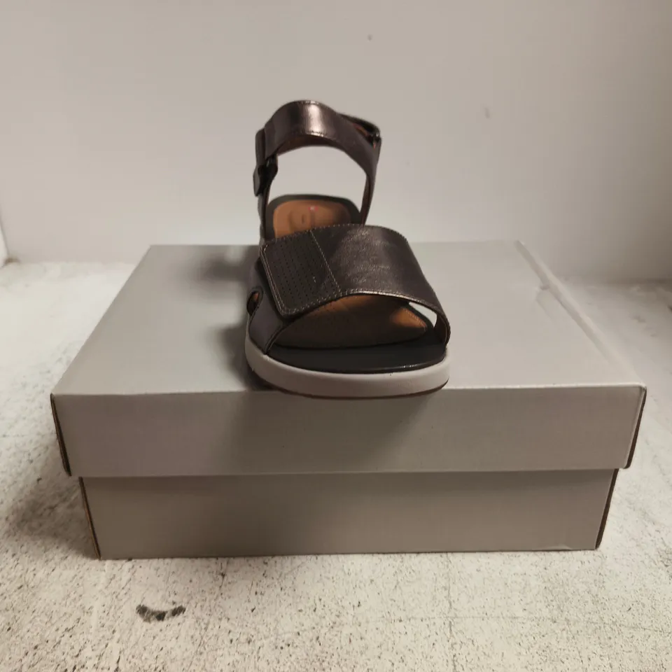 BOXED PAIR OF UNSTRUCTURED BY CLARKS UN ADORN CALM OPEN TOE SANDALS IN METALLIC BRONZE SIZE UK 6