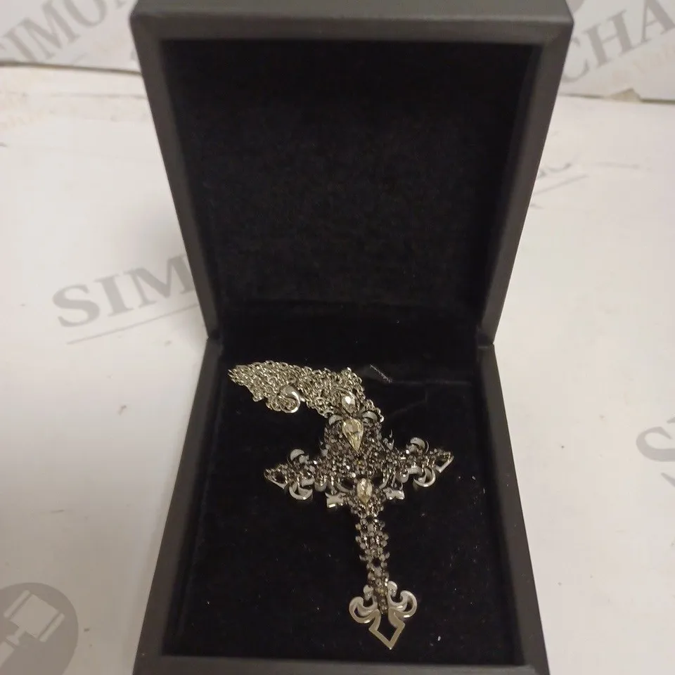 DESIGNER STAINLESS STEEL CRUCIFIX PENDANT NECKLACE 