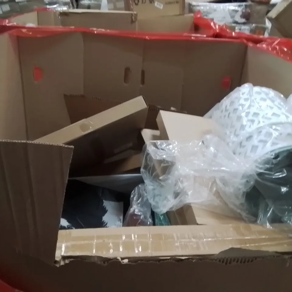 PALLET OF ASSORTED HOUSEHOLD GOODS AND PRODUCTS TO INCLUDE;TRASH CAN,PICTURE FRAME,FLEXHOME 