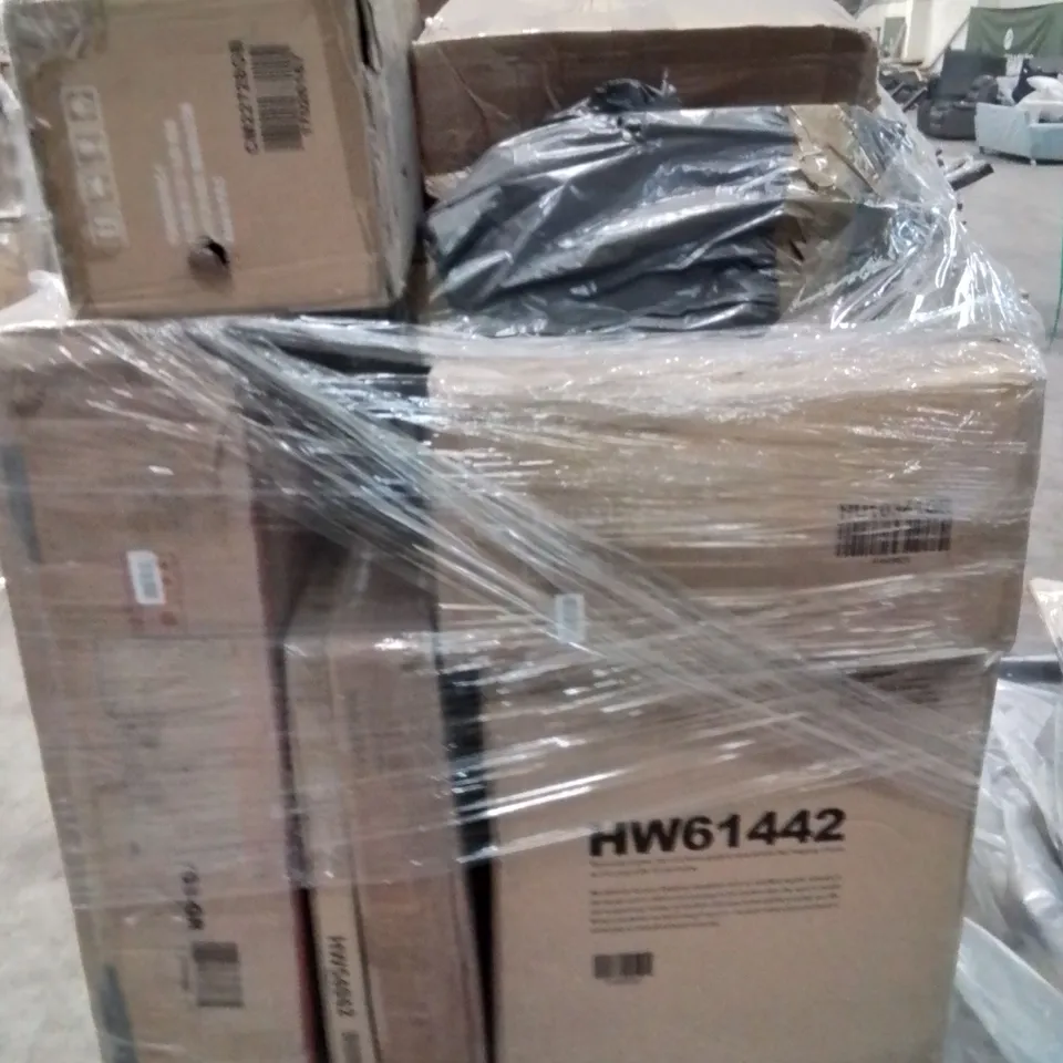 PALLET CONTAINING ASSORTED ITEMS TO INCLUDE: STAND MIXER, CHRISTMAS TREE ECT.