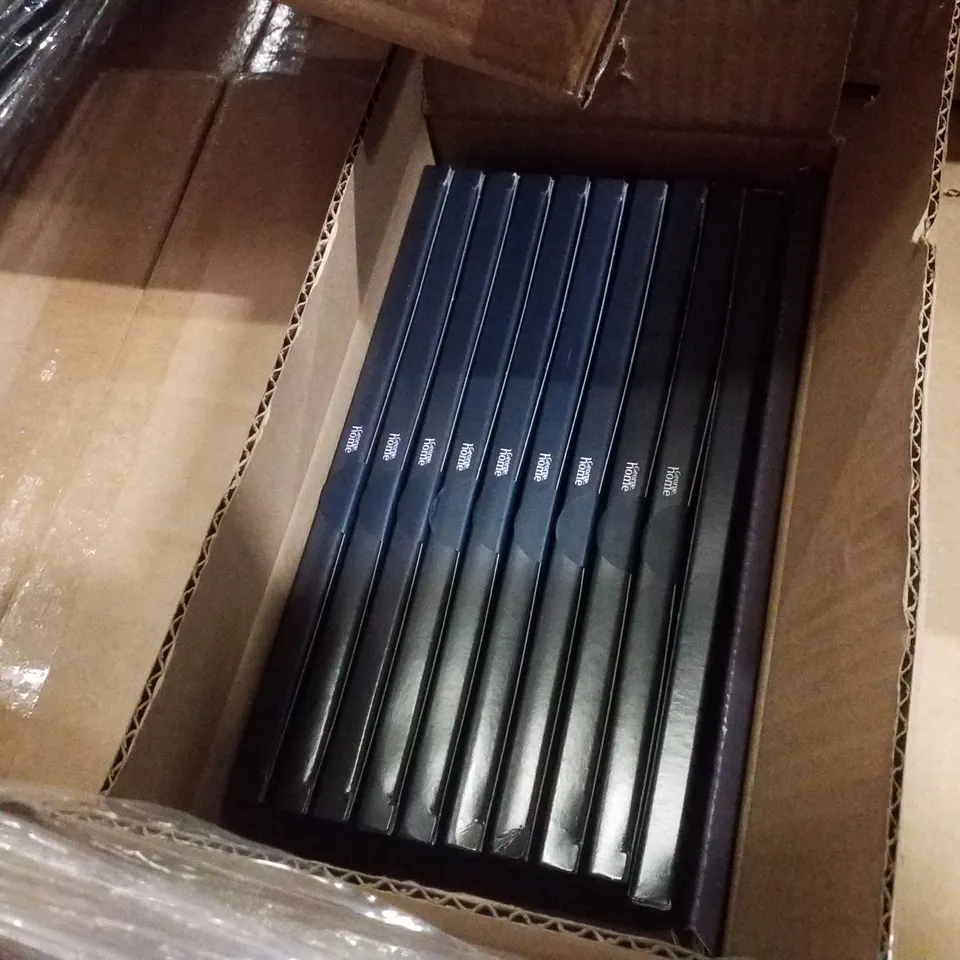 PALLET CONTAINING APPROXIMATELY 78 BOXES OF 10 BRAND NEW CHRISTMAS CARD PACKS & 5 BOXES OF 8 BRAND NEW SILVER BAUBLE SETS