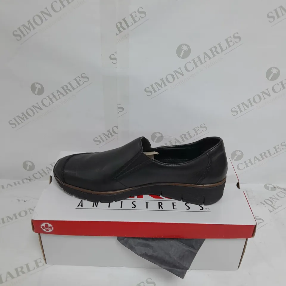 RIEKER WEDGE SHOE SIZE 6