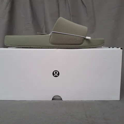 BOXED PAIR OF LULULEMON RESTFEEL SLIDERS IN OLIVE UK SIZE 5.5