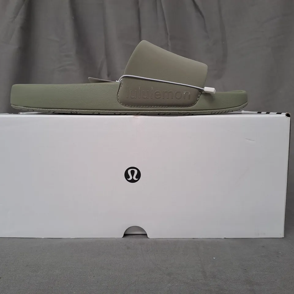 BOXED PAIR OF LULULEMON RESTFEEL SLIDERS IN OLIVE UK SIZE 5.5