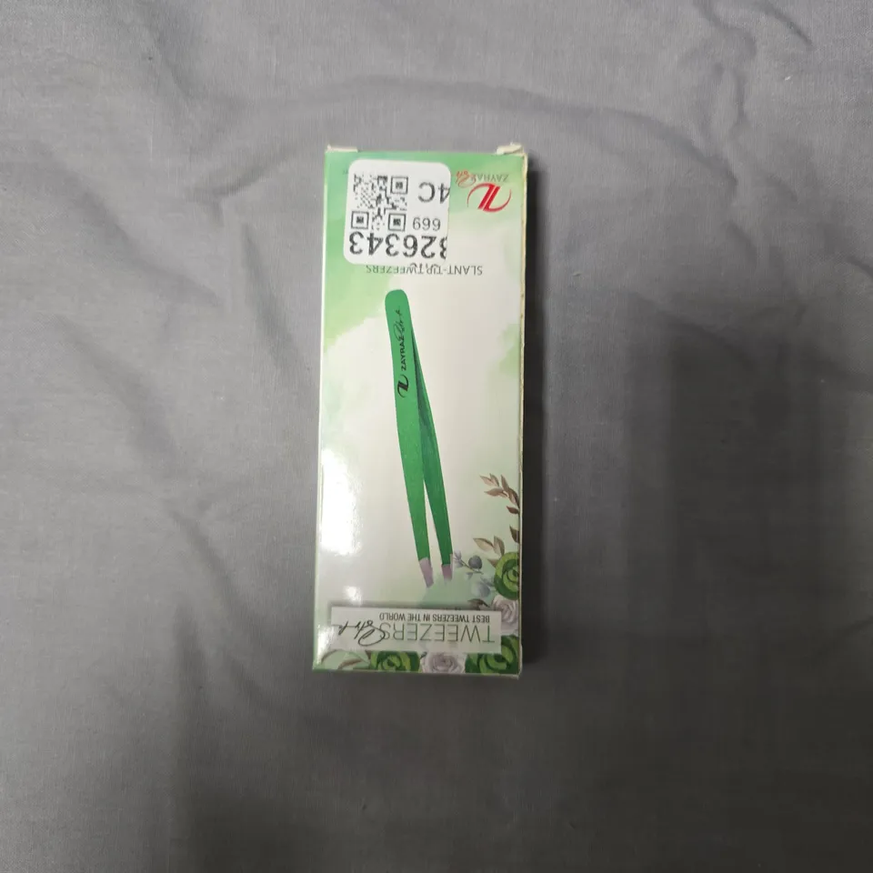 ZAYRAZ STYLE SLANT-TIP TWEEZERS – GREEN, WITH LEATHER CASE - APPROXIMATELY 20 PCS 