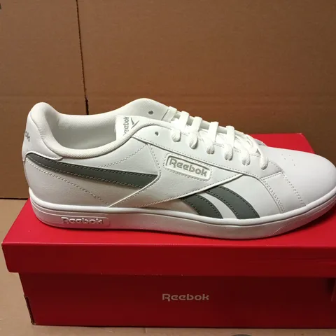 BOXED PAIR OF REEBOK COURT RETRO UNISEX TRAINERS IN WHITE - UK 11