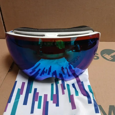 OAKLEY SKI GOGGLES WITH MIRRORED LENSES