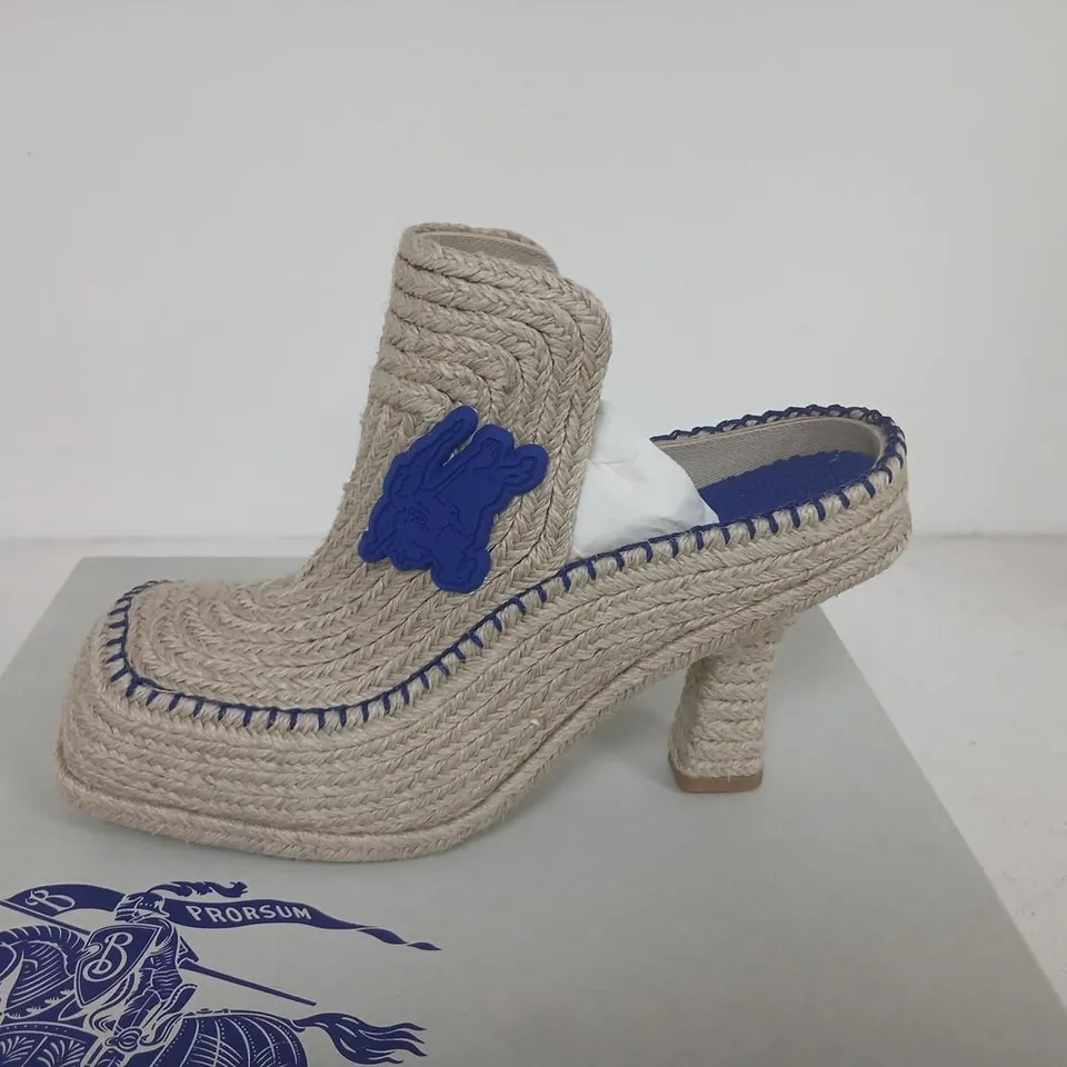 BURBERRY HEELED ESPADRILLE – NATURAL ROPE, UK 8 (EU 41)
