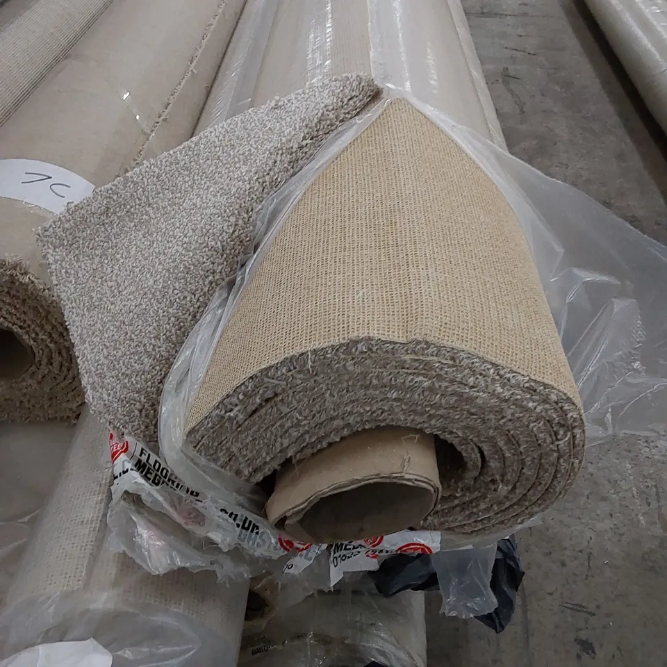 ROLL OF QUALITY CARPET // SIZE: APPROXIMATELY 5.3 X 4m