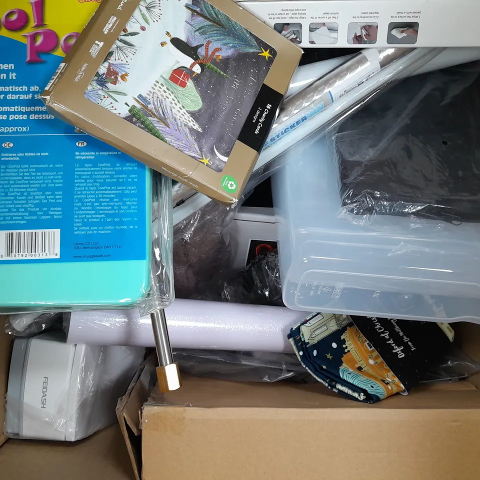 BOX OF APPROXIMATELY 15 ASSORTED HOUSEHOLD ITEMS TO INCLUDE HAND TOWEL, KARAOKE SOUND SYSTEM, ETC - COLLECTION ONLY