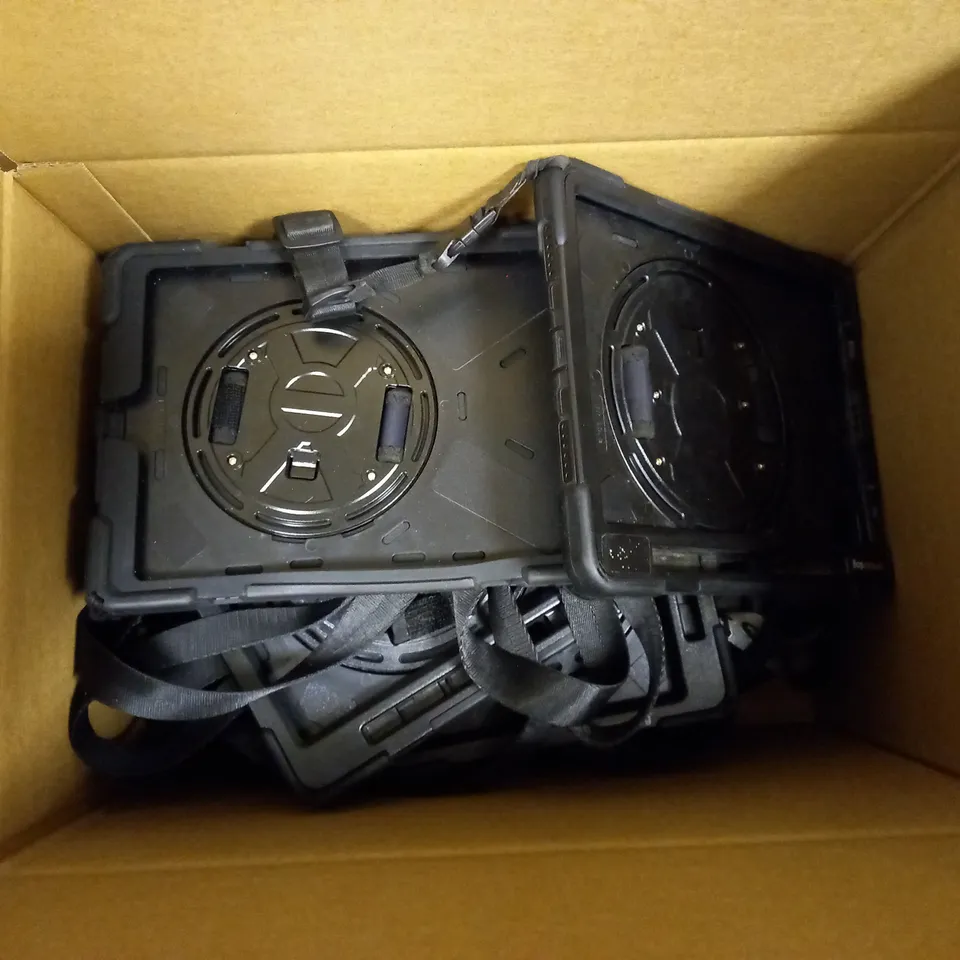 LOT OF APPROXIMATELY 14 ASSSORTED UTILITY TABLET CASES FOR VARYING MODELS AND SIZES