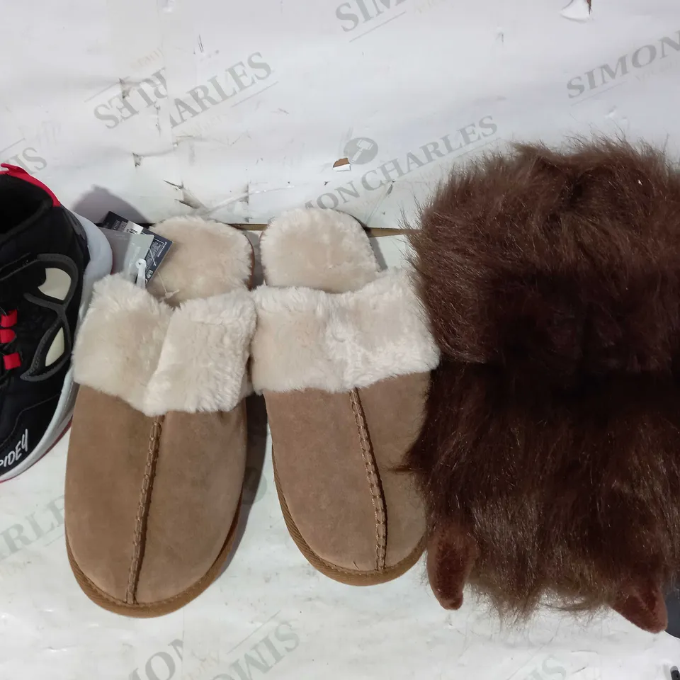 BOX OF APPROXIMATELY 15 ASSORTED PAIRS OF SHOES AND FOOTWEAR ITEMS IN VARIOUS STYLES AND SIZES TO INCLUDE M&S, GEORGE, LOUNGEABLE, ETC